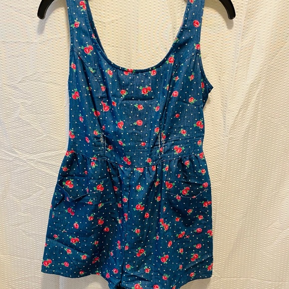 𝗞𝗶𝗿𝗿𝗮 𝗿𝗼𝗺𝗽𝗲𝗿 - Picture 1 of 7